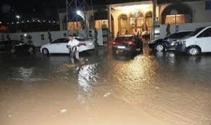 Malatya’da Şiddetli Yağmurlar Hayatı Felç Etti: Trafik Durma Noktasında!
