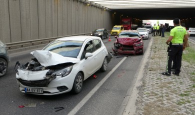 Malatya'nın köstebek yuvasına dönen yolunda feci kaza: 5 araç birbirine girdi!