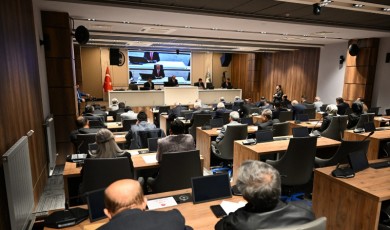 Vatandaşın Talebi: Belediye Meclis Toplantılarının Canlı Yayında İzlenmesi