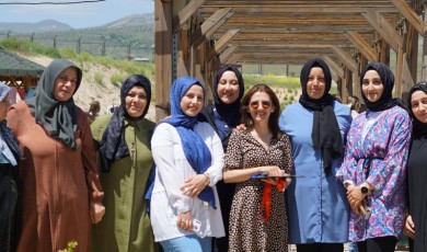 Depremzede Usta Öğretici Burcu Durak'tan Anlamlı Sergi
