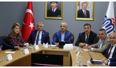 Toplantı Basına Kapalı: Bakan Uraloğlu, Malatya’da Temaslarda Bulunuyor