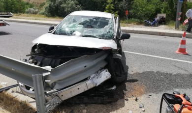 Darende'de Feci Kaza: Otomobil Bariyerlere Çarptı, 3 Yaralı