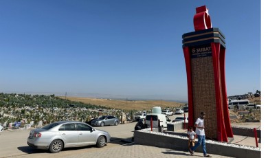 Deprem Mezarlığında Buruk Bayram: Acılar Taze, Yürekler Hüzünlü...