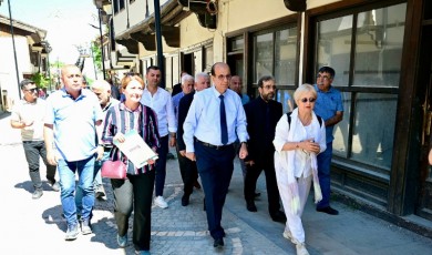 Malatya'da, Depremden Zarar Gören Tarihi Yapılar Ayağa Kaldırılıyor