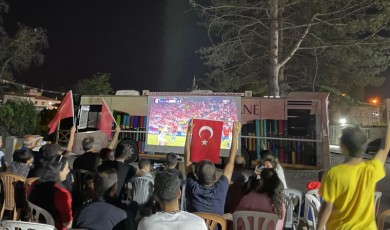 Milli Takım Almanya’da, Malatyalılar Konteynerde Coşku Yaşadı