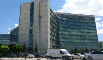 Tecde Mahallesi’nde İki Aracın Karıştığı Kazada: 3 Kişi Yaralandı