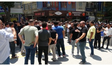 Kışla Caddesi'nde Gerginlik: Sami Er'in Sözünde Durmadığını İddia Ederek Eylem Yaptılar