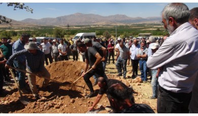 Malatya'da, Traktör Dehşeti: Ada Yıldırım ve Zelal Yıldırım İsimli Çocuklar Vefat Etti