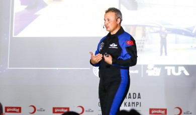 Alper Gezeravcı, Malatya ve Osmaniye'den Gelen 90 Depremzede Öğrenciyi Ağırladı