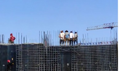 Halay Başa, Beton Arka Sıraya: Malatya’da İnşaat İşçilerinin Halayla Stres Atması Gülümsetti
