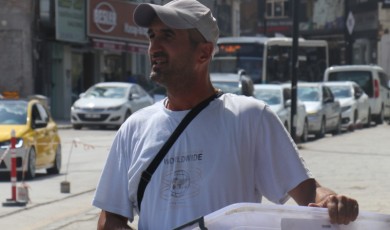 FETÖ'nün Mağdur Ettiği Biyoloji Öğretmeni Simit Satıyor: Serkan Çetin'in Hikayesi...