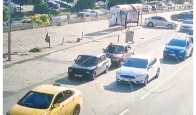 Malatya’da Trafikte Tehlikeli Hareket: Kaputta Ayakla İtme Ceza Getirdi