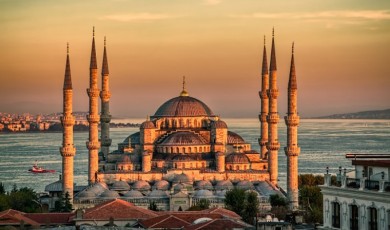 O Zat-ı Ekrem (asm) Nelerden Bahsediyor?