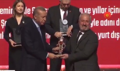 Damascus Ustası Dünya Sahnesinde: Geleneksel Sanata Büyük Onur