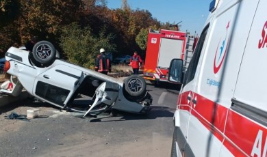 Malatya'da Kazada Can Pazarı: Araç Ters Döndü, 2 Kişi Hastaneye Kaldırıldı!