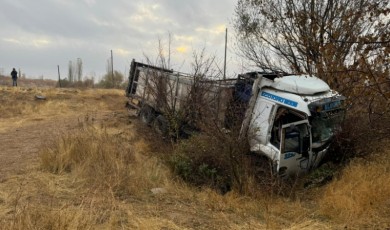 Malatya’da Zincirleme Kaza: Balık Yüklü Kamyon Çekiciye Çarptı, Trafik Durma Noktasına Geldi