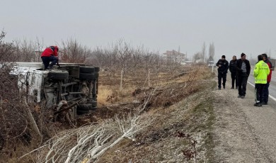 Malatya-Adıyaman Karayolunda Kamyon Devrildi, Sürücü Hastanelik Oldu!