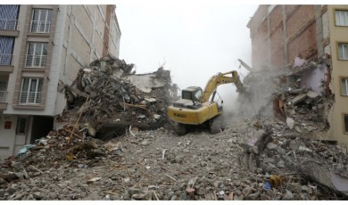 Malatya’da Deprem Yıkımları Bitmedi: Aradan Geçen Zamana Rağmen Şehirde Çürük Temeller Duruyor