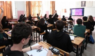 Yeni Yönetmelik Yayımlandı: Okul Kıyafetleri 4 Yıl Süreyle Sabit Kalacak