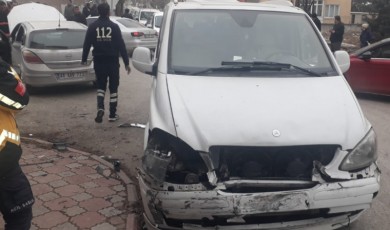 Yeşilyurt'ta 4 Araç Birbirine Girdi: 2 Kişi Yaralandı!