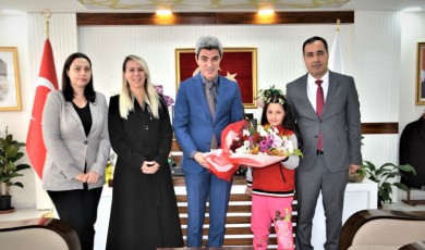 Gazi İlkokulu Öğrencilerinden Harika Bir Başarı: "Kalbimden Öğretmenime" Kitabı Bakanlık Tarafından Yayınlandı!