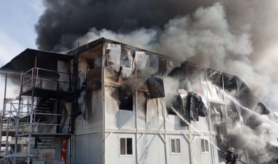 Malatya’da Şantiyedeki Yangında İşçiler Tehlikeye Girdi! Alevler Kısa Sürede Büyüdü