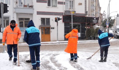 Battalgazi'de Kar Yağışı ile Mücadele: Ekipler Gece Gündüz Sahada!