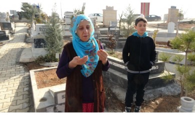 Depremde Oğullarını Kaybeden Anne: Mezarlık, Acının Son Durağı Oldu