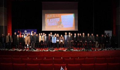 Malatya’da 3. Kayısı Paneli Gerçekleşti! Sektörde Yeni Stratejiler Konuşuldu