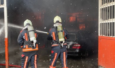 Malatya'da Sanayi Sitesinde Alevler Sardı: İtfaiye 2 Saatlik Çalışmayla Kontrol Altına Aldı!