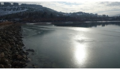 Malatya'nın Gözde Doğal Alanı Buzla Kaplandı: Orduzu Göleti Dondu!