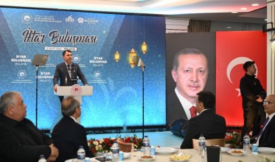 Bakan Kurum: ‘Depremzedelere Sahip Çıkarken Siyasi Çıkarlara Alet Olmamalıyız!’