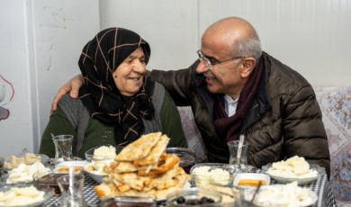 Başkan Er, Ramazan’ın Bereketini Her Gün Bir Aileyle Paylaşıyor!