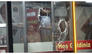 Karagöz Caddesi'nde Dehşet: İş Yerine Silahlı Saldırı
