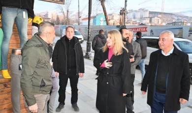 Kışla Caddesi’nde Esnaflarla Buluşan Ak Parti Milletvekili Ölmeztoprak, Çözüm Sözü Verdi!