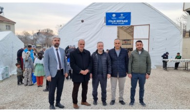 Melekbaba’da Gönül Sofrası Kuruldu: Avrupa’daki Gurbetçiler İftar İçin Seferber Oldu