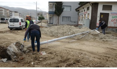 Şantiyede Facia! Aydınlatma Direği İşçinin Üzerine Düştü!