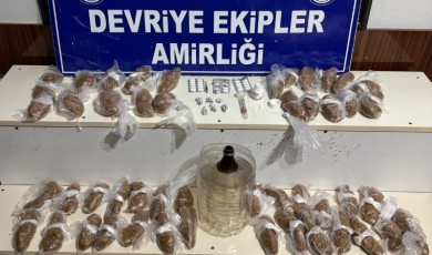 Sokak Satıcılarına Yönelik Operasyon: 2 Kişi Yakalandı, Çok Sayıda Uyuşturucu Ele Geçirildi