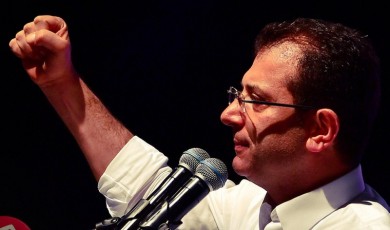 Türkiye Bunu Konuşuyor: İmamoğlu’nun Tutuklanması Siyasi Tarihe Geçti! Ağbaba Ne Dedi?
