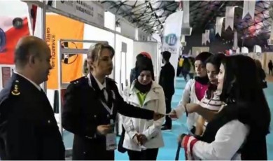 Akademi Standı Kariyer Fuarı'nda Yıldız Gibi Parladı