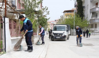 Fırat Mahallesi'nde Kapsamlı Temizlik: Sokaklar Pırıl Pırıl