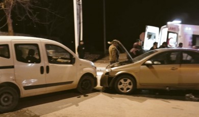 Jandarma Mevkiinde Kaza! 4 Kişi Hastanede
