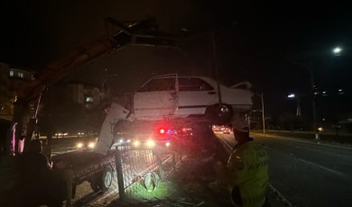 Kontrolden Çıkan Araç Dehşet Saçtı: Gençler Ölümden Döndü