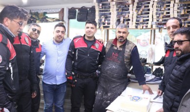 Polis Kavgaya Gitti! Sevgiyle Karşılandı