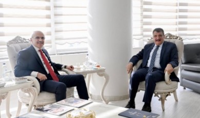 Ak Partili Başkan, Önceki Ak Partili Başkanı Yolsuzlukla Suçladı!