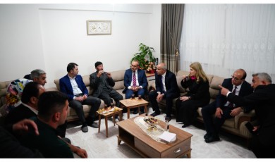 Bakan Geldi, Dert Dinledi, Söz Verdi!