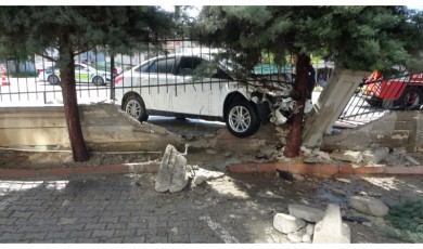 Direksiyon Hakimiyetini Kaybetti! Otomobil Alev Topuna Döndü