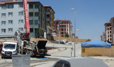 İnşaatta Dehşet! 2 Metrelik Çukura Düşen İşçi Yaralandı