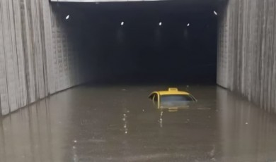 Malatya'da Alt Geçit Göl Oldu, Belediye Film İzledi!