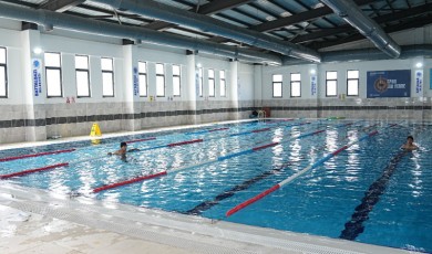 Veliler Kapıda Kuyruk Oluşturdu! Battalgazi Yüzme Kursuna Rekor Başvuru